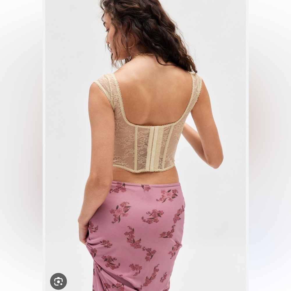 Urban Outfitters Out From Under Amour Lace Cream/Ecru Corset - Picture 4 of 6